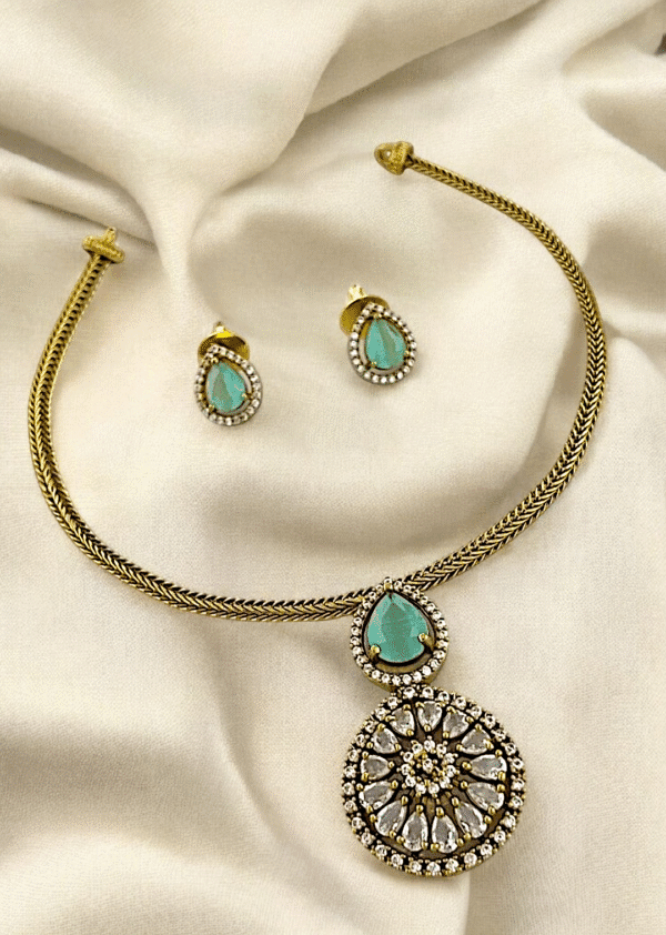 short neck chain -Green