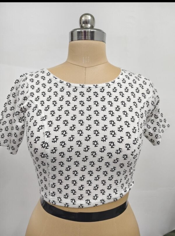 Boat neck stretchable blouse